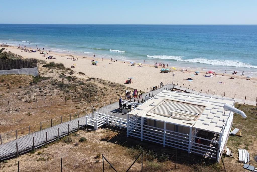 Charming Beachside Apartment- The Perfect Getaway! アルブフェイラ エクステリア 写真