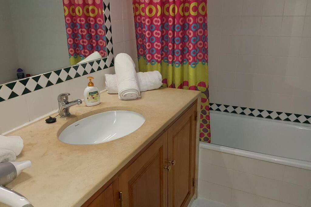 Charming Beachside Apartment- The Perfect Getaway! アルブフェイラ エクステリア 写真