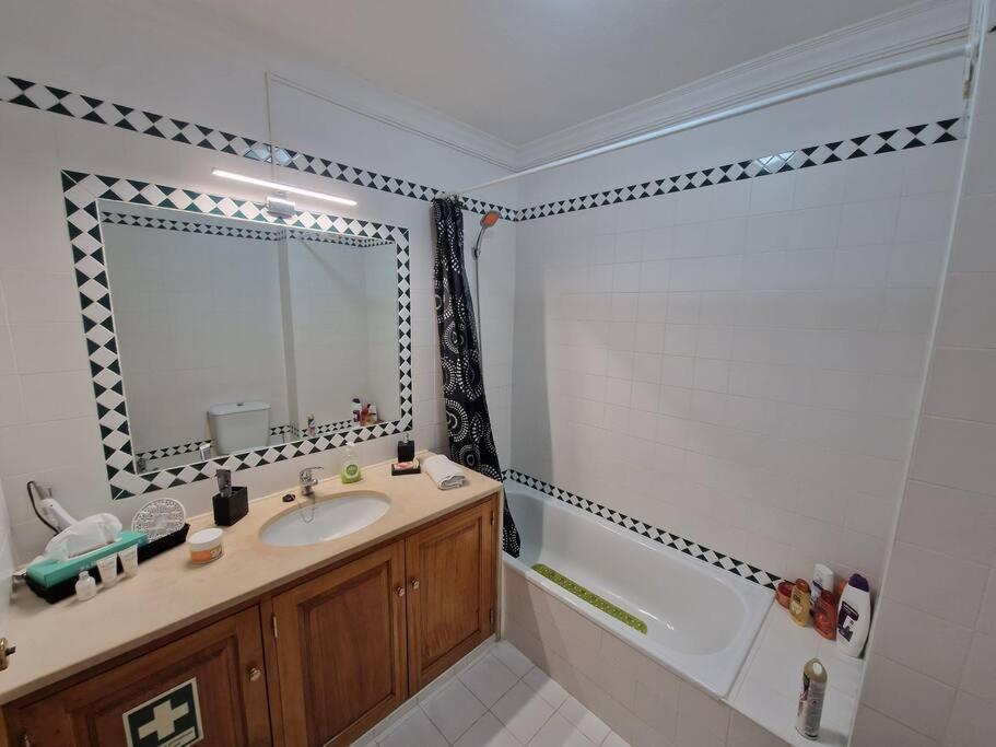 Charming Beachside Apartment- The Perfect Getaway! アルブフェイラ エクステリア 写真
